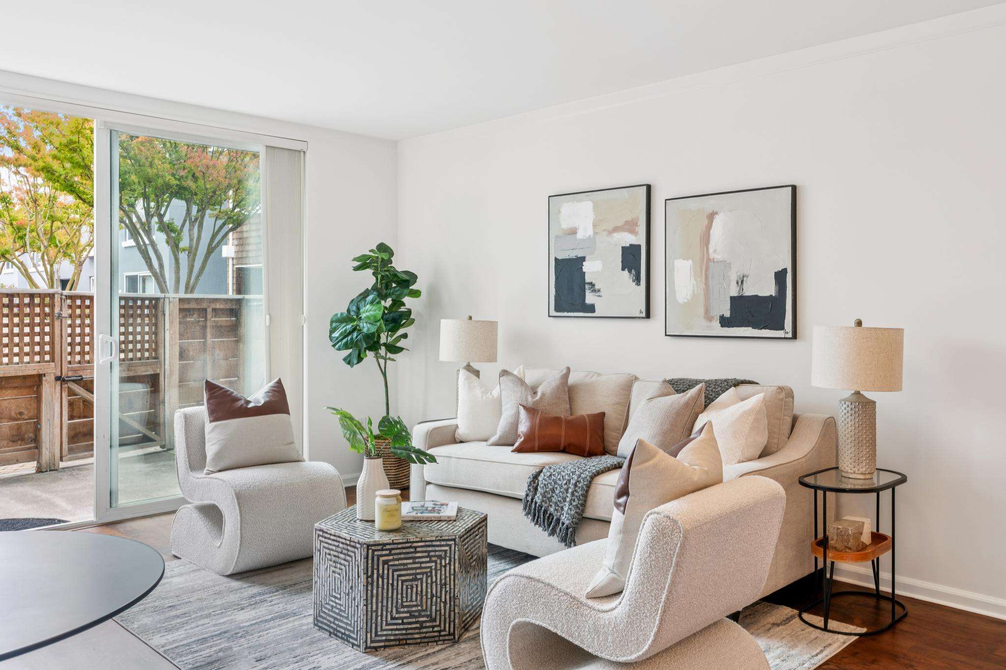 Image 0 <span class="open-homes-font-default">Condo Unit Features:</span>