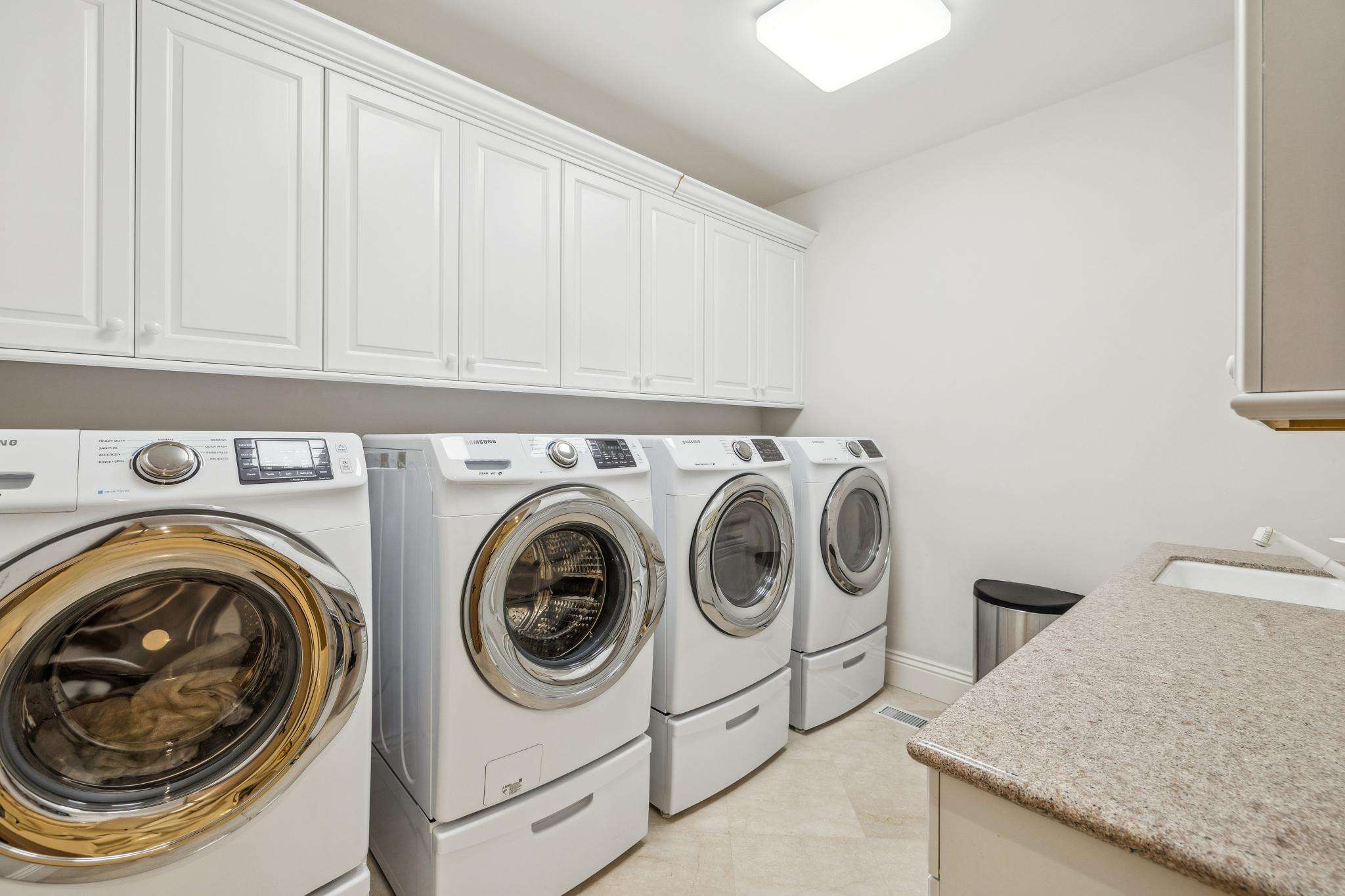 Image 0 <span class="open-homes-font-default">Laundry room</span>